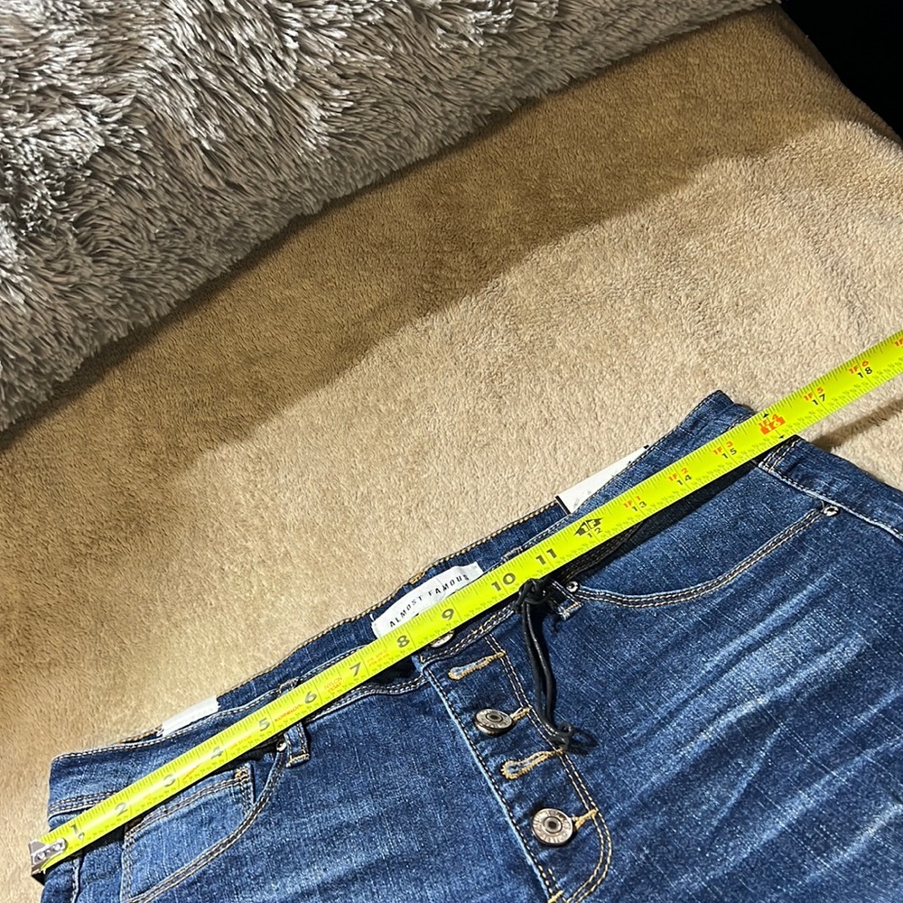 Almost Famous Women’s High Rise Skinny Jeans Size 11 NWT Distressed - Picture 7 of 8